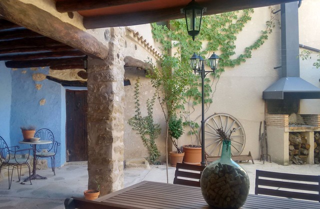 Rural house with barbecue next to Spanish Tuscany, the Matarraña region