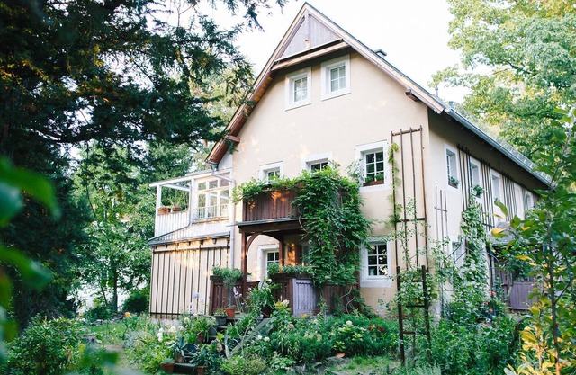 Rural idyll on the city, yet right in the middle: Relax + Experience