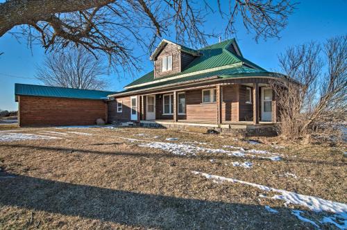 Rural Powersville Retreat with Lake Access and Porch!