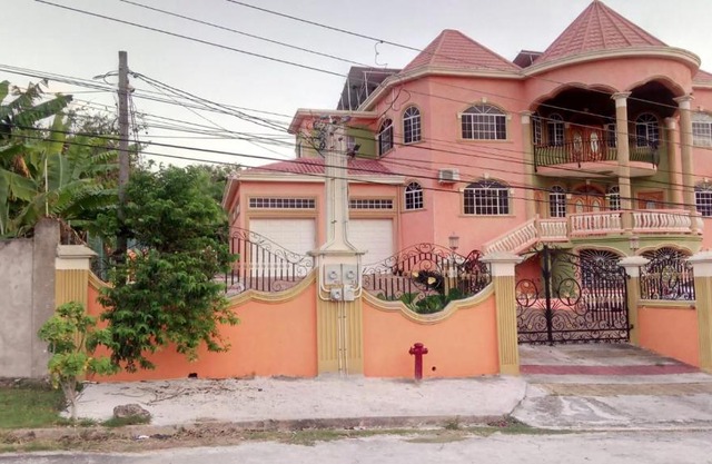 Rush Ironshore Deluxe Villa