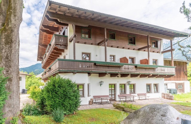 Rustic Tyrolean guesthouse only 300m from the ski lift