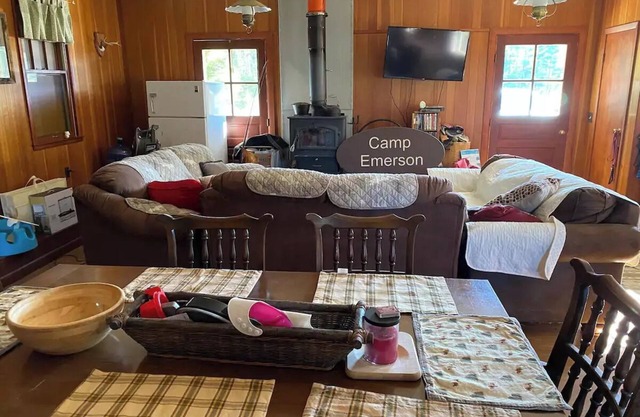 Rustic 2 Bedroom Cabin