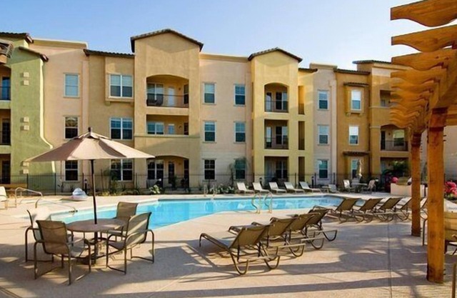 Rustic 2 Bedroom Condo minutes away from the Arizona Lifestyle.
