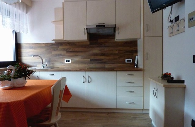 Rustic Apartment near Ski Areas with Wi-Fi, Garden and Terrace