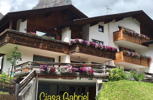 Rustic Apartment near Ski Areas with Wi-Fi, Garden and Terrace