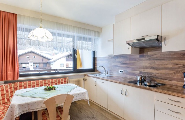 Rustic Apartment near Ski Areas with Wi-Fi, Garden and Terrace