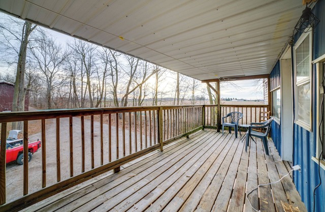 Rustic Apartment w/Sunset Views in Elkhart!