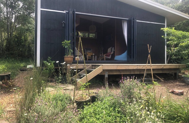 Rustic Cabin Getaway - new build with romantic cosy loft bed and outdoor fire