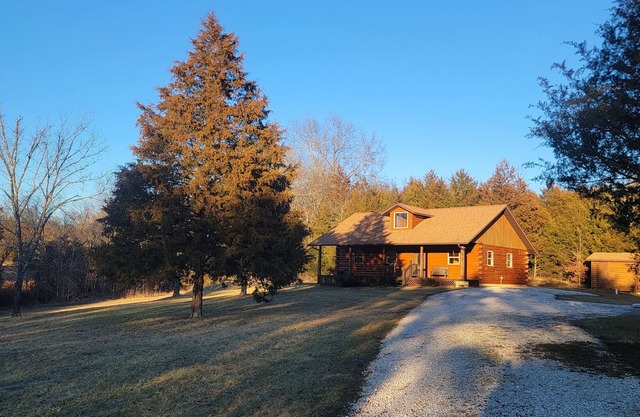 Rustic Cabin in the Ozarks, near beautiful Black river