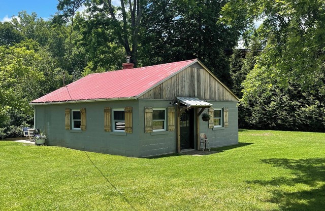 Rustic cabin located in Eagle Rock, Va. on Craigs Creek with plenty of perks.
