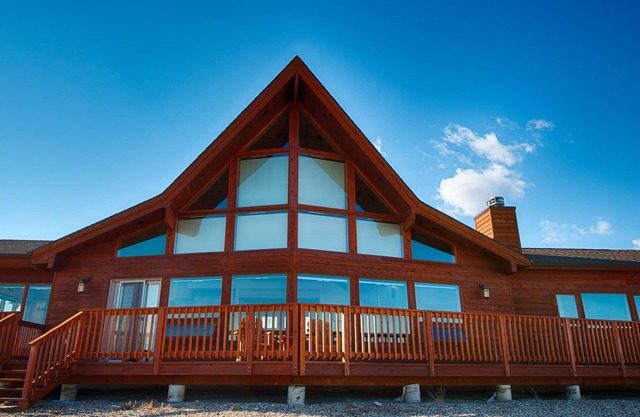 Rustic, Elegant Mountain Residence Close To The Best Fly Fishing In Montana.