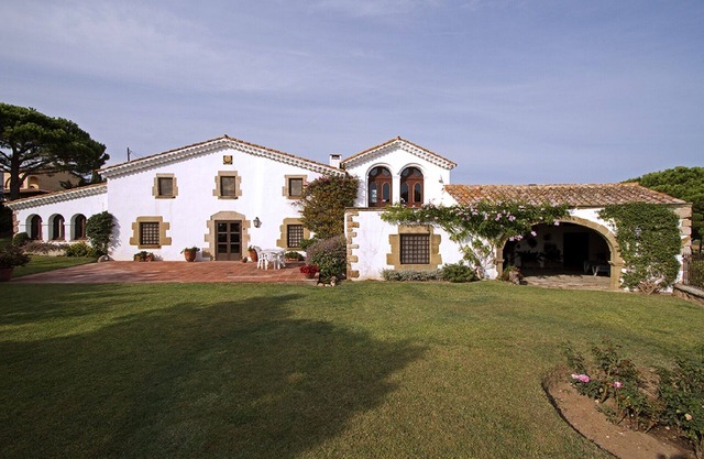 Rustic farmhouse with sea views, large garden and private pool.