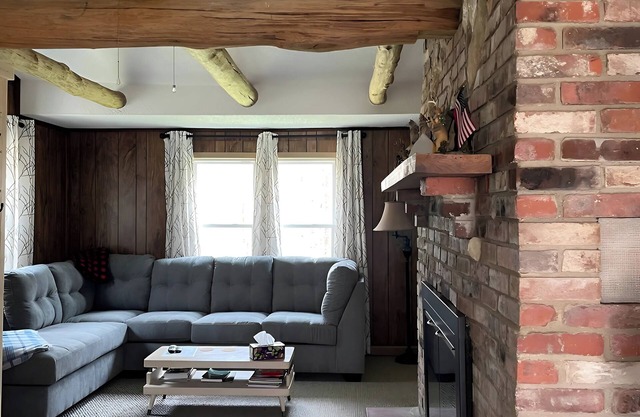 Rustic Hogback Lodge + Nature's Tranquility