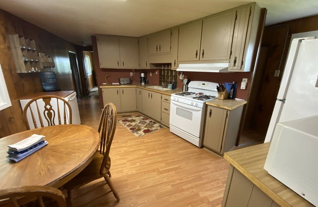 Rustic House with WiFi and great location