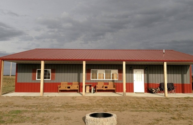 Rustic Lodge within 10 minutes of town