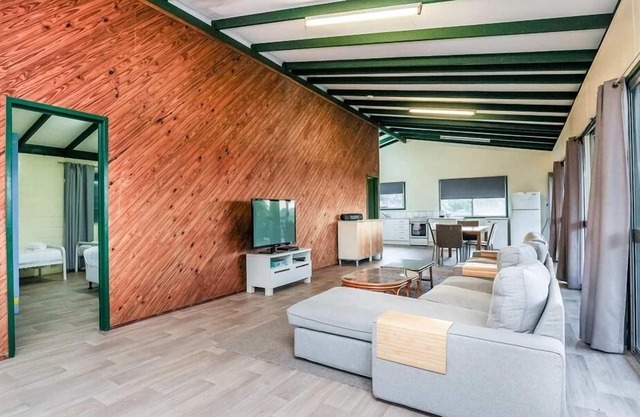 Rustic Nature Escape - Family and Pet-Friendly Stay with Scenic Views and Peaceful Digital Detox
