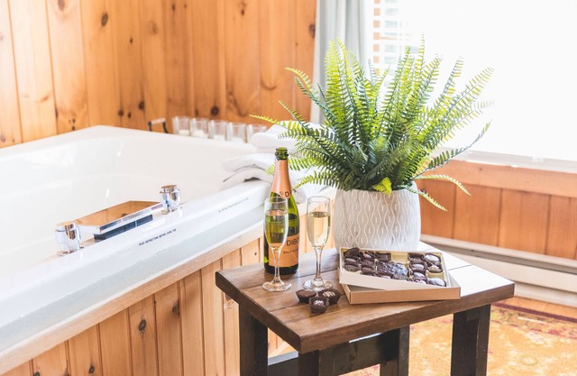 Rustic Romantic Bayberry Cottage at Autumn Ridge