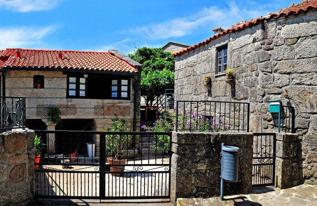 Rustic Stone House in the center of Soajo, T1 + 1, with patio and garden with garden