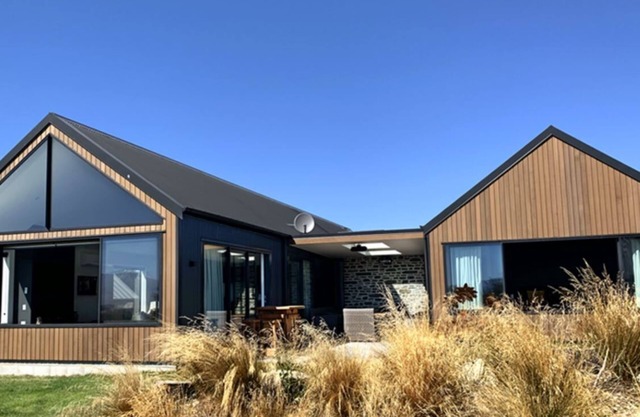 Rustic & Stylish with Mountain & Lake Views