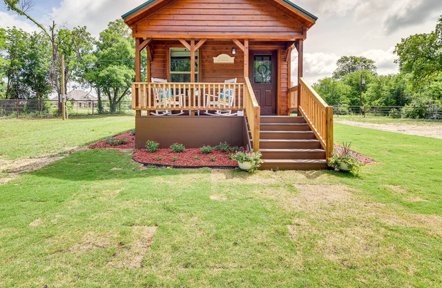 Rustic Texas Getaway w/Grill on 30 Acres