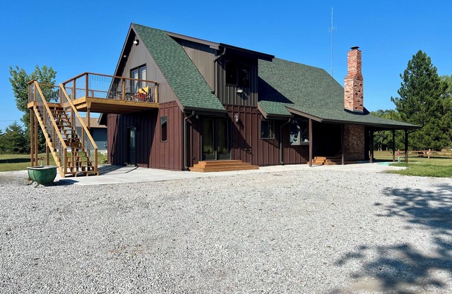 Rusty Flatts-Countryside Retreat Just Outside Grand Island – Sleeps up to 8