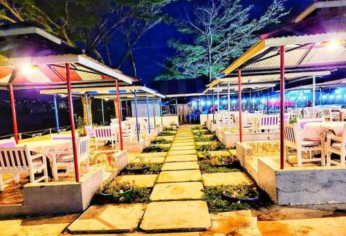 Rusty Rock Beach Resort & Spa