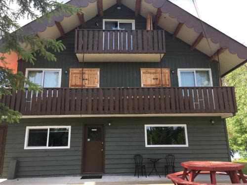 Ruth Lake Lodge Resort