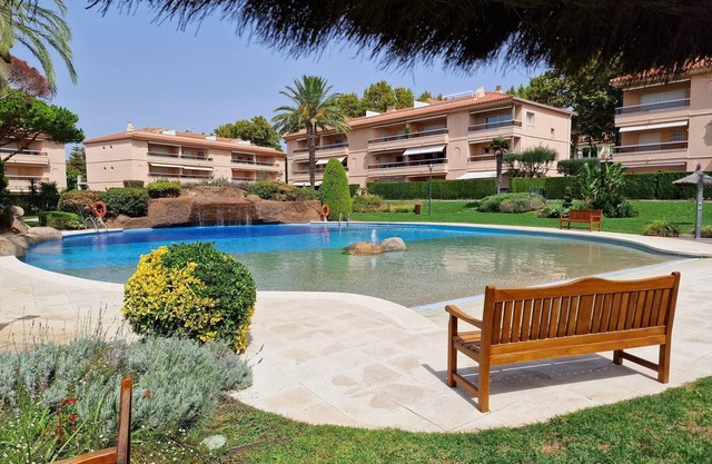 S'Agaró -Apartment with communal pool, just 1 minute from the beach