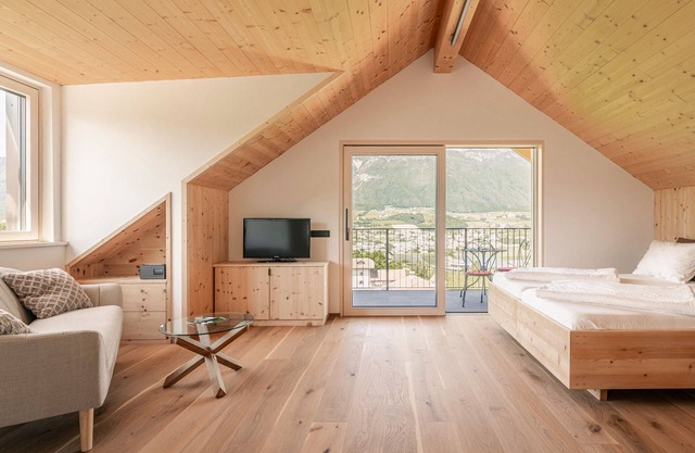 Studio 'Auer' with Mountain View, Private Garden and Wi-Fi