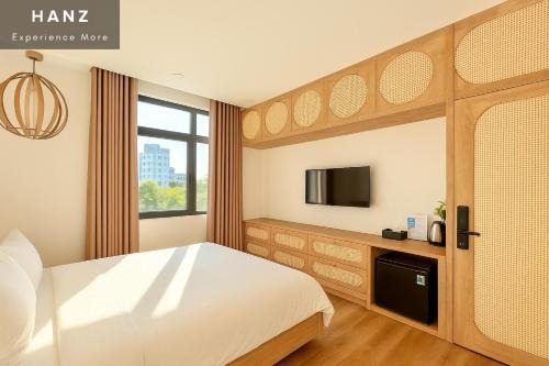 S79 Sofia Good and Good Grand World