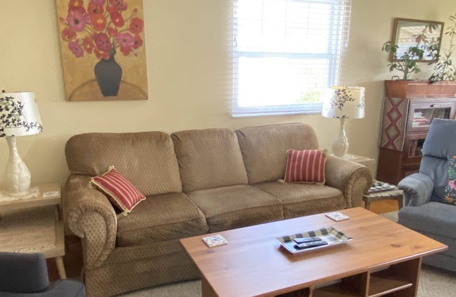Safe Huntington Suburb - Barboursville 3 BR & King Bed