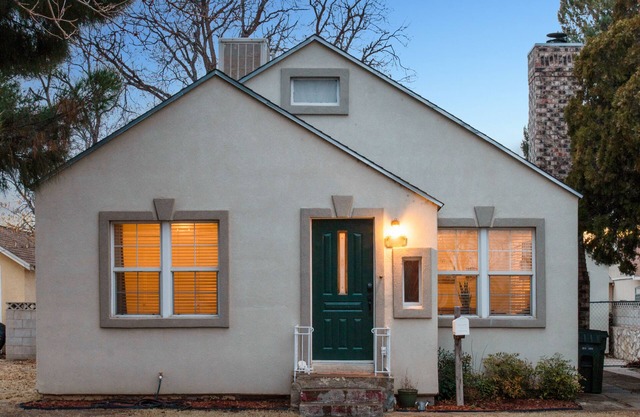 Sage Cottage: Cozy & Serene/Sleeps 6/Huge Yard!