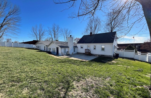 Saint Charles White House
