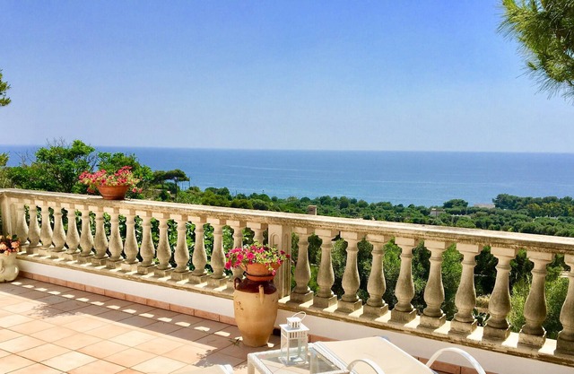 Salento. Charming villa with terrace overlooking the sea and surrounded by nature