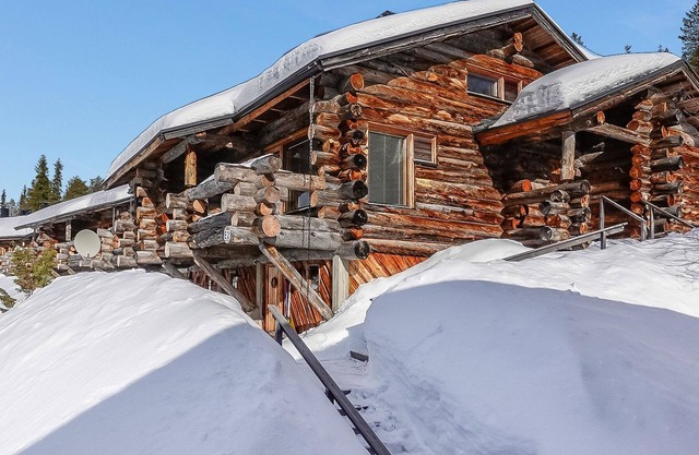 Sallanhelmi E2 by Interhome