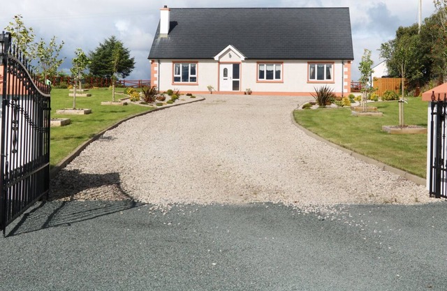 SALLYWOOD HOUSE, pet friendly in Ballybofey, County Donegal