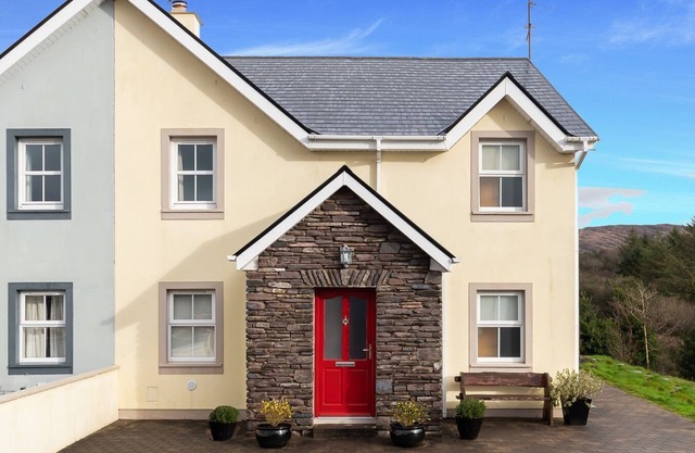 Salmons Leap Holiday Home, Sneem Village, Ring of Kerry