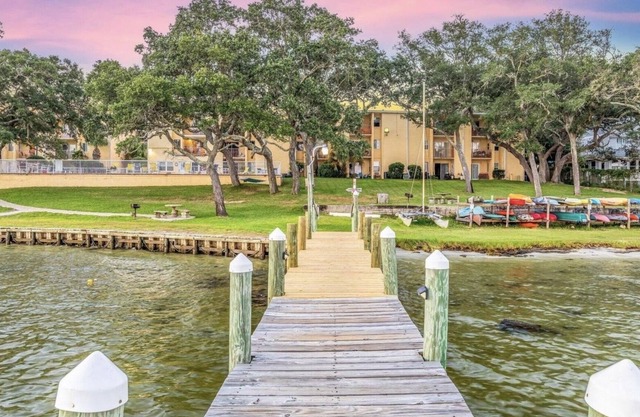 Salt Therapy on the Santa Rosa Sound ~ waterfront condo~ pool ~ fishing pier