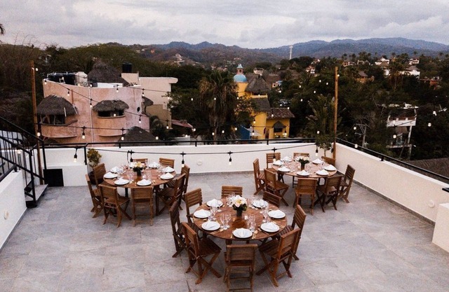 Saltwater Pool + Rooftop Terrace-Walk to Beach