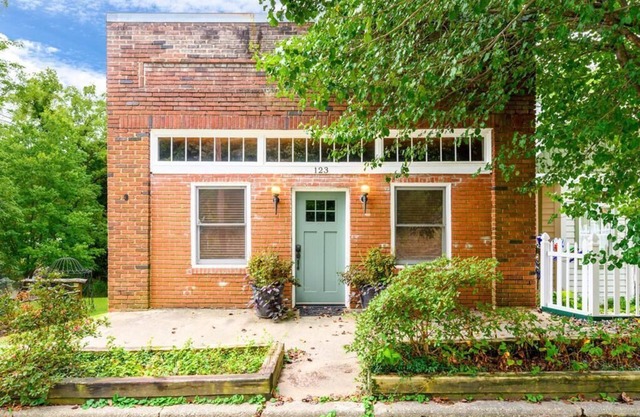 Saluda Proper | Contemporary Home in Downtown Saluda with Hot Tub