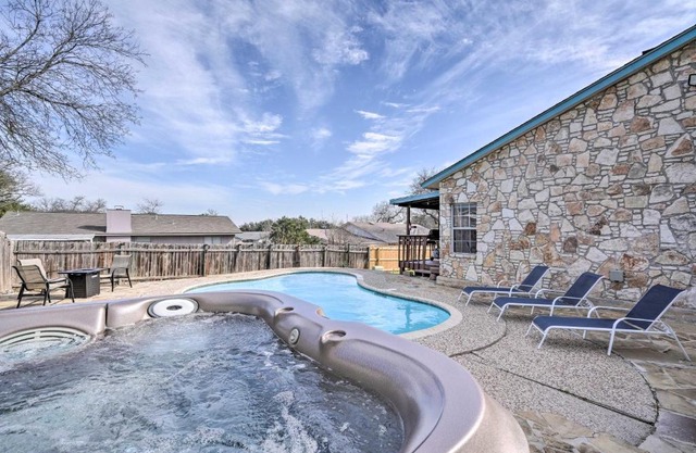 San Antonio Retreat with Pool, Close to SeaWorld!