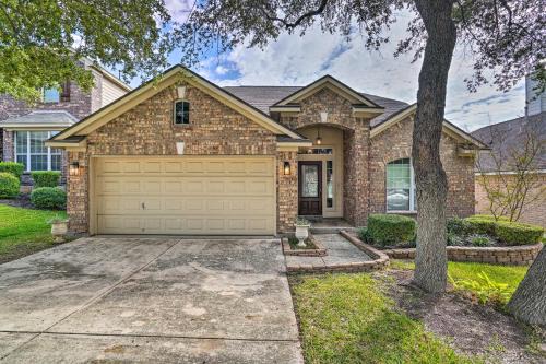 San Antonio Retreat with Fireplace and Pool Access!