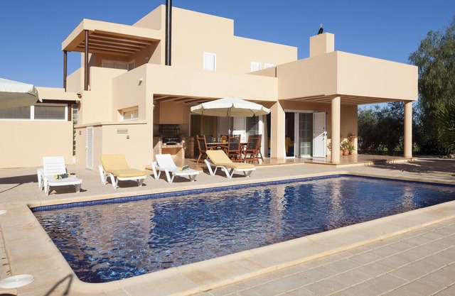 San Jordi: House / Villa - San Jordi