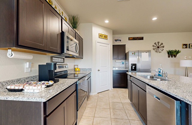 San Tan Valley dog friendly home, close to outdoor & cultural experiences
