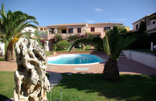 San Teodoro air-conditioned and wi-fi apartment in residence with pool