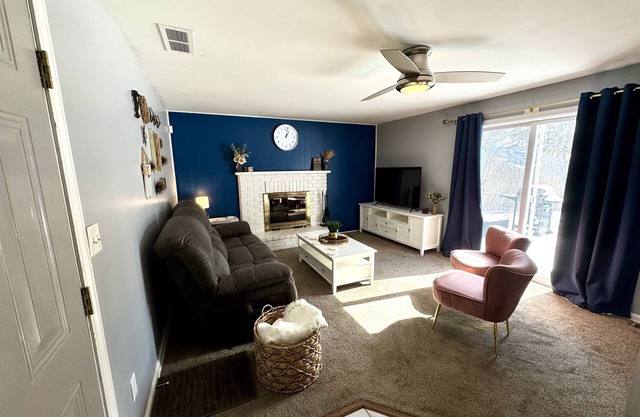Sand Run Retreat - Modern Split-Level Getaway