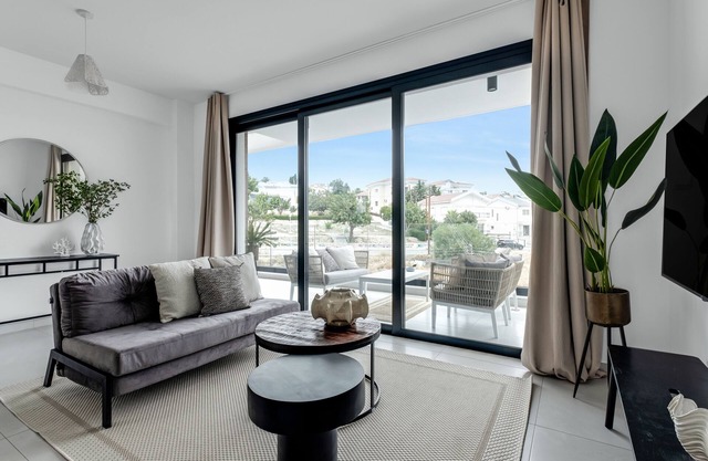 Sanders Elgio - Neat 3-Bdr Apt with Rooftop