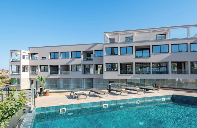 Sanders River Plaza - Cute 1-Bdr Apt with Balcony