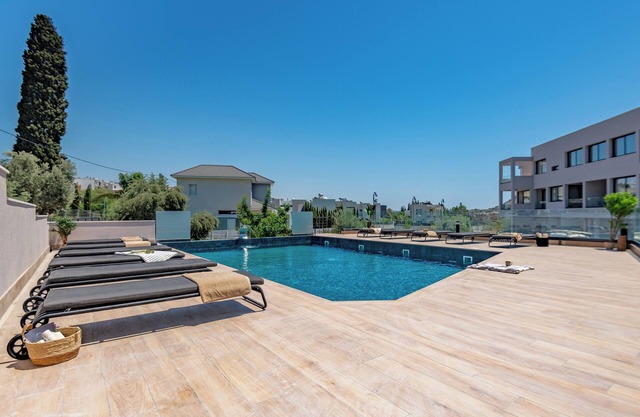 Sanders River Plaza - Fine 1-Bdr Apt with Balcony