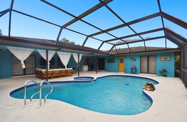 Sandill Creek - Home in Sarasota Near Public Park